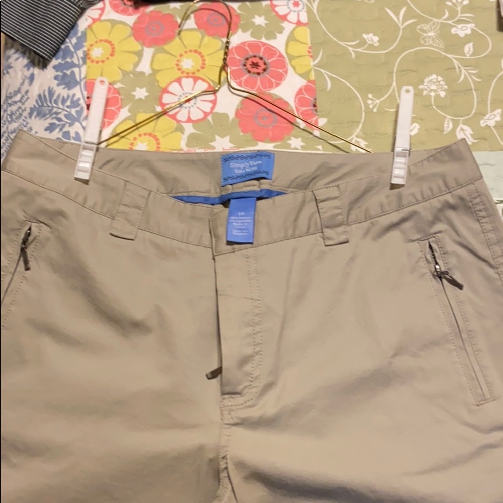 Khaki simply Vera size 10. Never worn